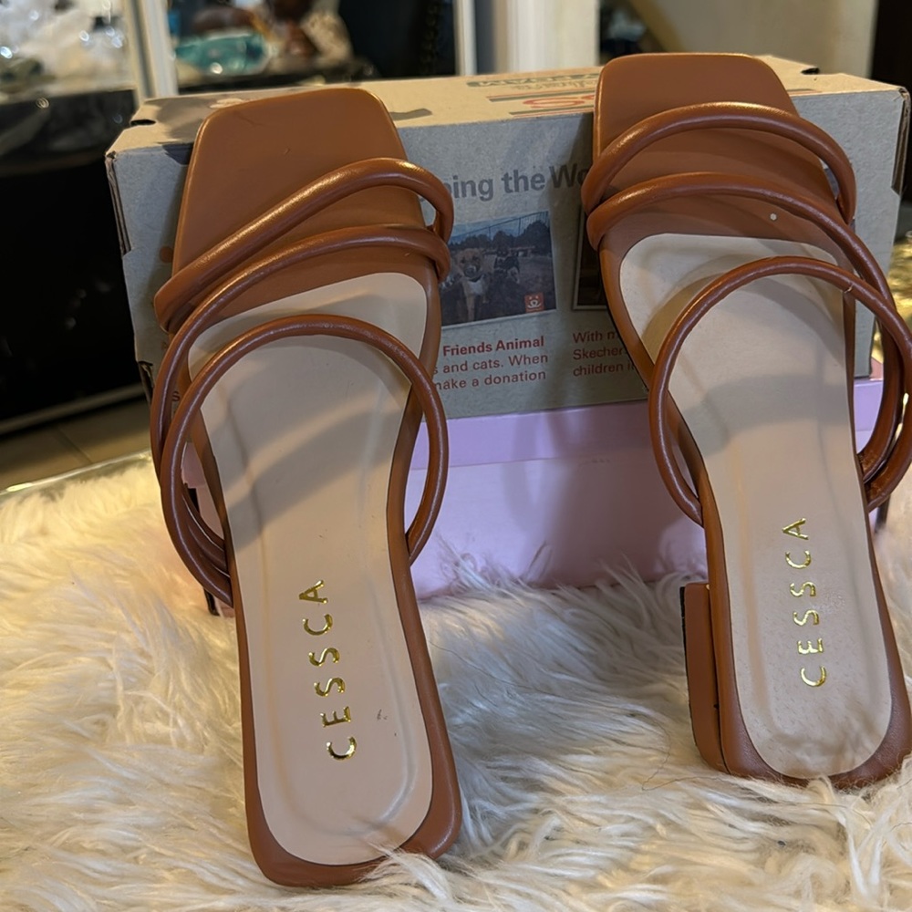 BROWN LOW HEEL SLIPPERS SIZE 7 NEW NEVER NEW